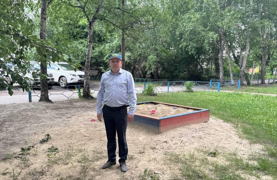 ЛДПР берёт под контроль состояние детских площадок для безопасности юных тюменцев