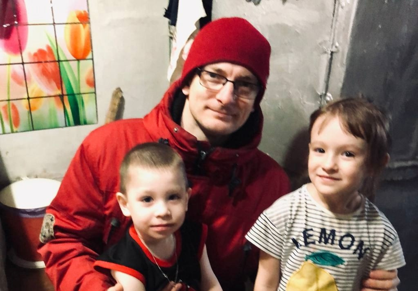 Актив ЛДПР радует новогодними подарками ишимцев