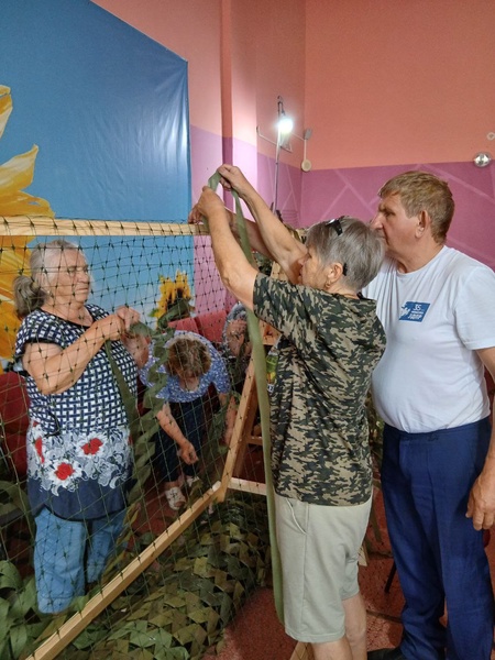 Активисты ЛДПР продолжают поддерживать участников СВО