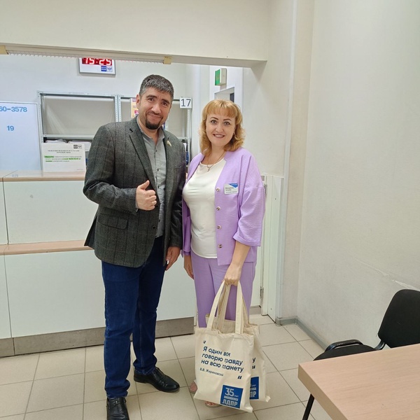 Тюменские партийцы поблагодарили за добросовестный труд сотрудников почты России