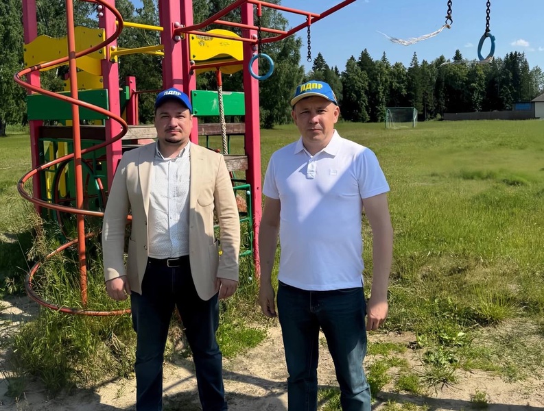 Детские площадки должны быть безопасными и интересными, считают в ЛДПР