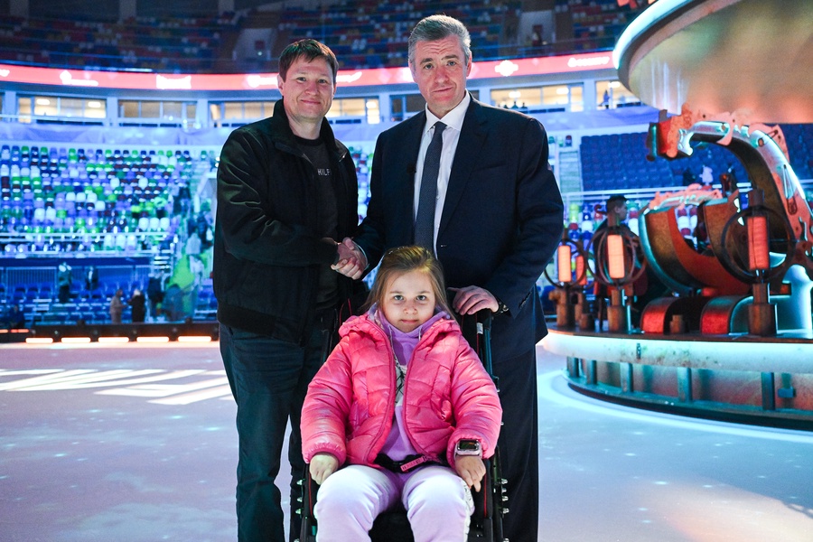 ЛДПР подарила детям участников СВО новогоднее шоу на льду «Щелкунчик»