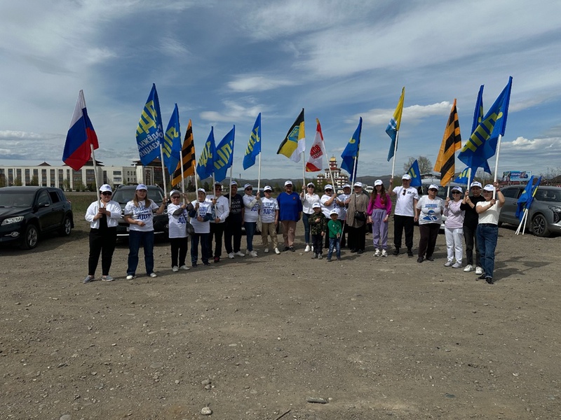 9 мая активисты ЛДПР организовали автопробег в столице Тувы