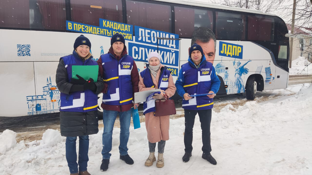 Автобус ЛДПР посетил Старицу, Ржев и Нелидово в Тверской области