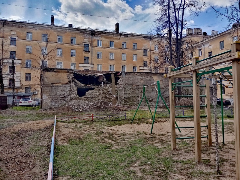 Жители Твери жалуются на «заброшку» в центре города