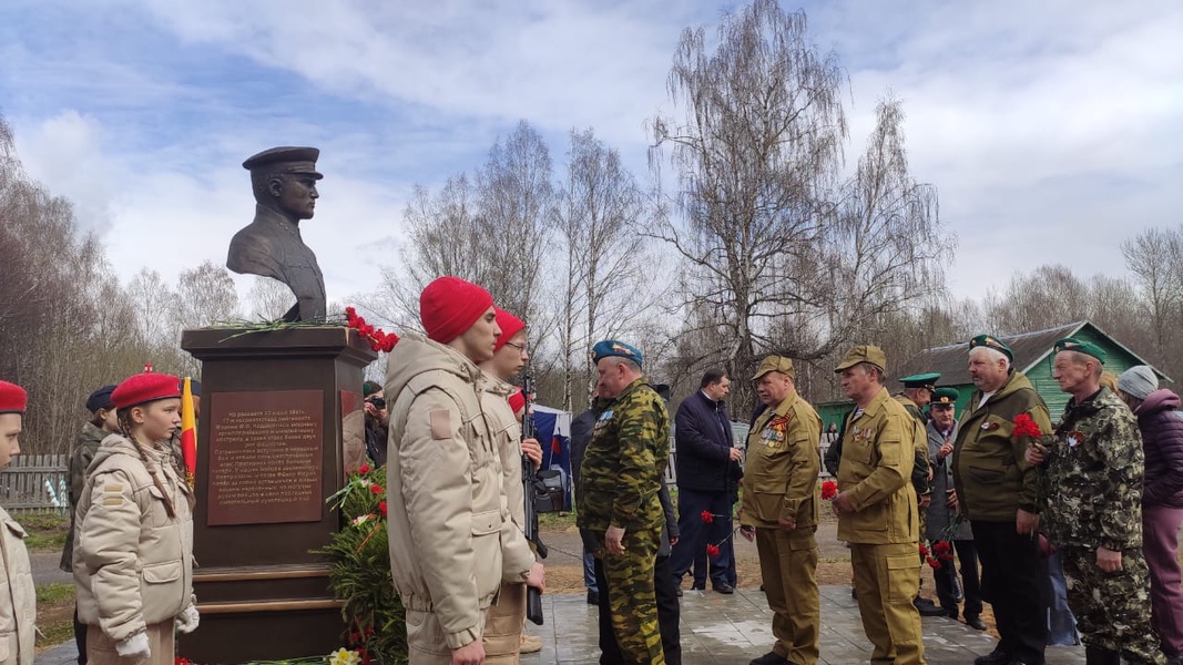 Представители ЛДПР приняли участие в установке памятника герою Федору Морину в Тверской области