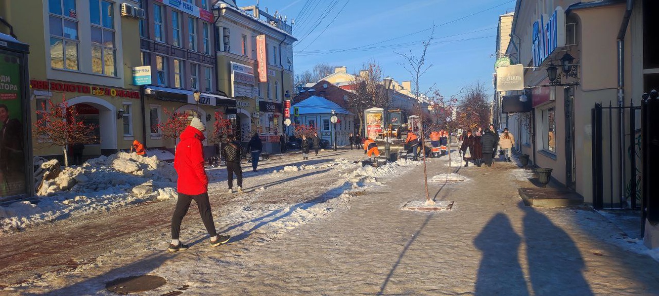 Тверские партийцы выяснили причину разбитой плитки на Трёхсвятской улице в Твери