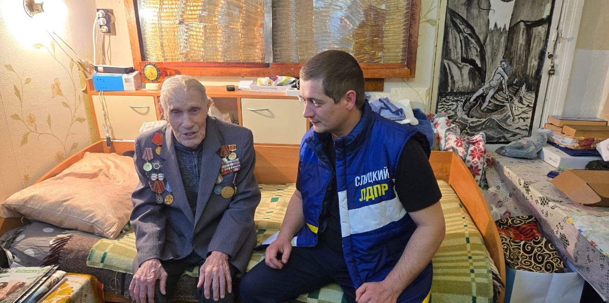Активисты Удмуртского регионального отделения ЛДПР поздравили ветеранов с Днем Победы 