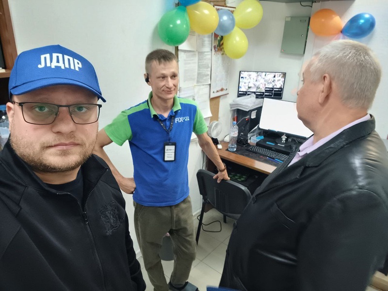 В Ханты-Мансийске депутат и координатор проверили, как работает закон о продаже энергетиков на деле