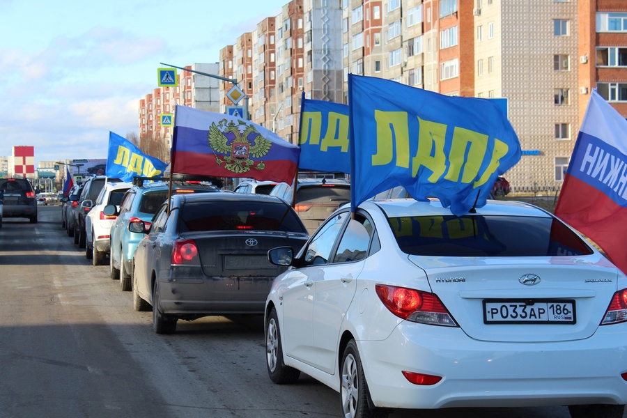 Партийцы в Нижневартовске организовали автопробег в День народного единства