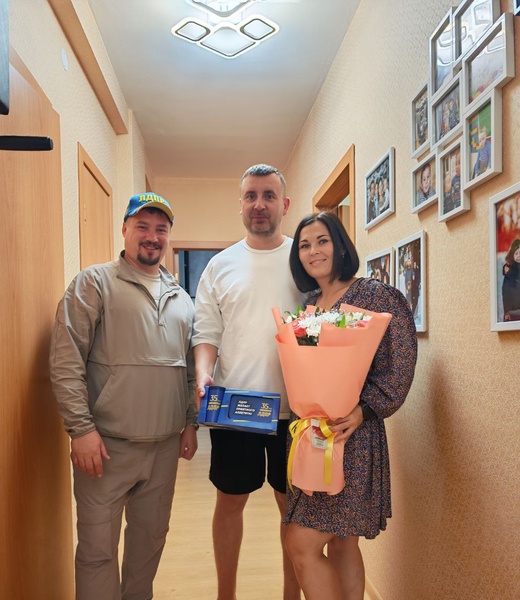 Евгений Чурилов в Нижневартовске поздравил семью Сусловых с Днём семьи, любви и верности  