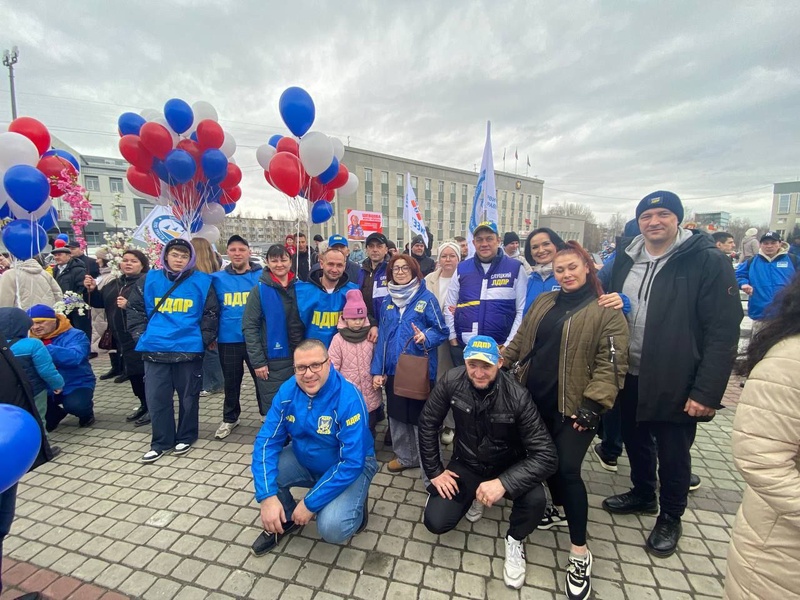 В Сургуте партийцы отметили Первомай на городской площади 