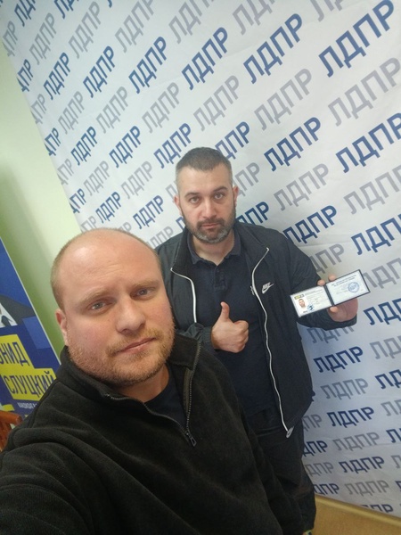 В Ханты-Мансийске продолжается вручение партбилетов новым активистам ЛДПР  