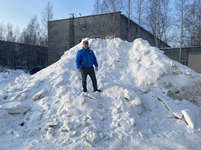 Партийный патруль ЛДПР вновь проверил качество уборки снега во дворах Нижневартовска