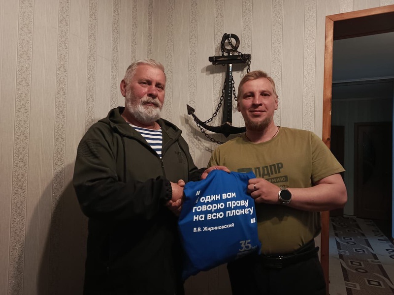 Активист ЛДПР в Югре поздравил моряков с профессиональным праздником  