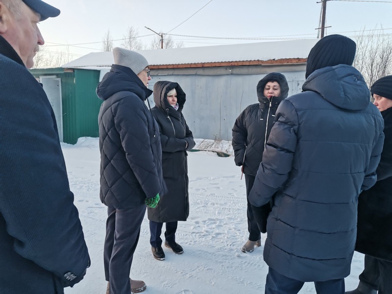 В рамках "Мониторинга и решения проблем ЖКХ и благоустройства" актив ЛДПР провел рейд с мэрией   