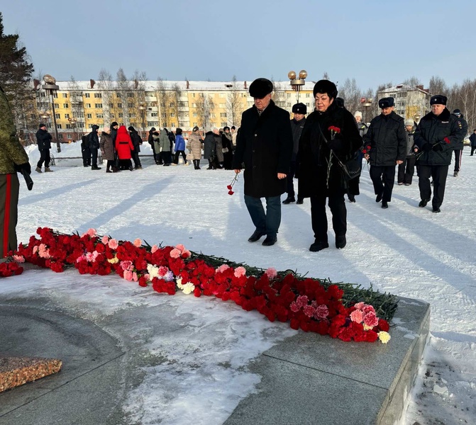Урайцы почтили память погибших в блокадном Ленинграде минутой молчания