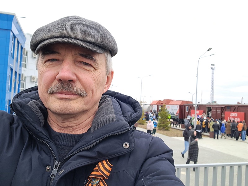 Депутат ЛДПР Александр Мещангин встретил в Нягани ретропоезд "Эшелон Победы" 
