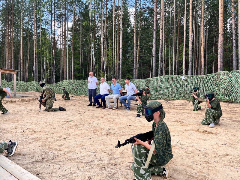 Депутат ЛДПР Виктор Сысун посетил палаточный лагерь " Я Патриот" в Советском районе 