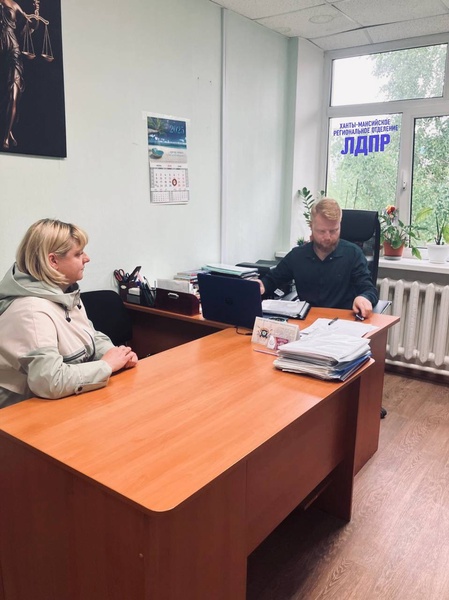 Активист ЛДПР Николай Иванов провел прием граждан в Радужном 