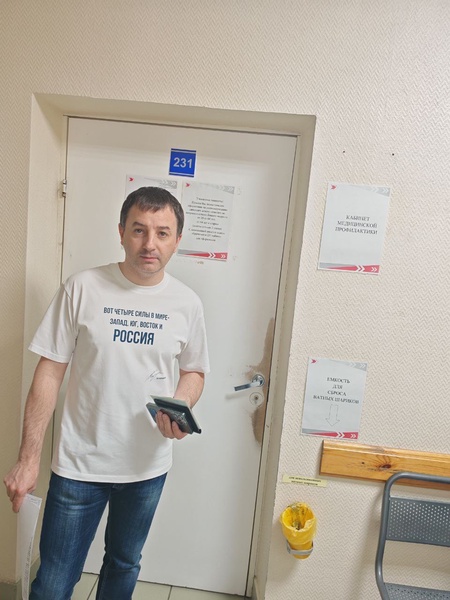 Евгений Данников координатор ЛДПР в Югре поздравил с профессиональным праздником медработников