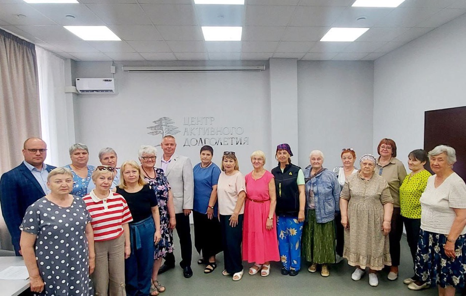 В Центре долголетия в Ханты-Мансийске ЛДПР проводит лекции для земляков
