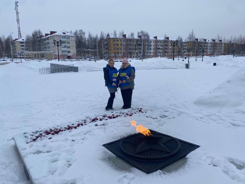 Представители ЛДПР в Урае почтили память солдат, погибших при исполнении служебного долга