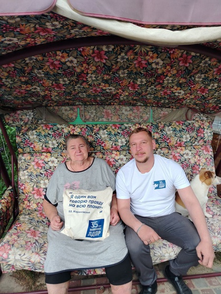 В Сургутском районе сходили в гости к дачникам и поздравили с праздником