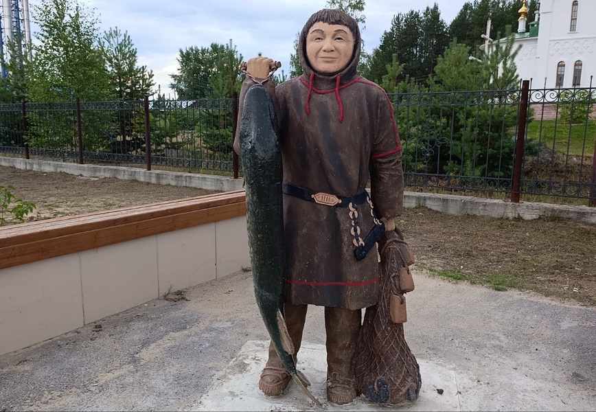 Новые скульптуры украсили площадь Согласия в пгт. Игрим благодаря поддержке депутата ЛДПР Мещангина