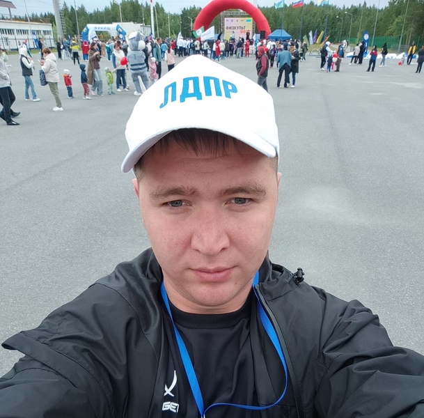 В Сургуте активист ЛДПР принял участие в организации «Семейного забега»