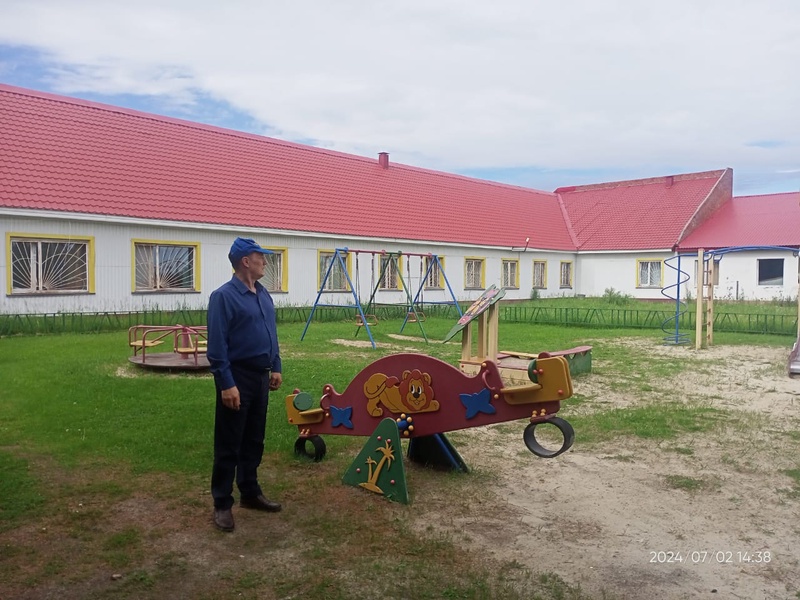 Детские площадки в селе Охтеурье в удовлетворительном состоянии, показал рейд актива ЛДПР