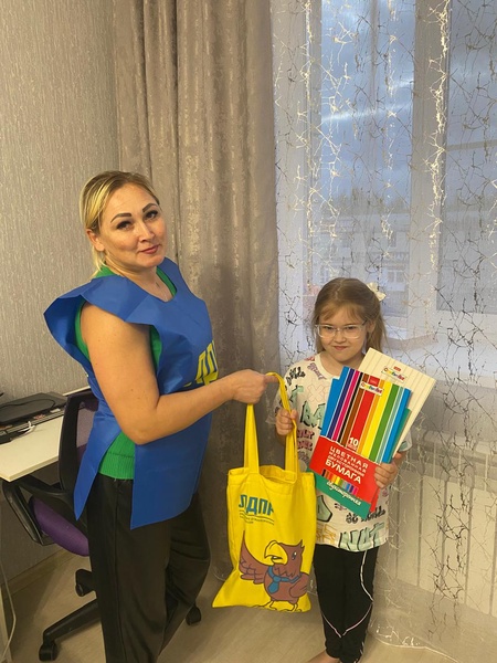 В Урае прошла акция «Соберем ребенка в школу» с ЛДПР