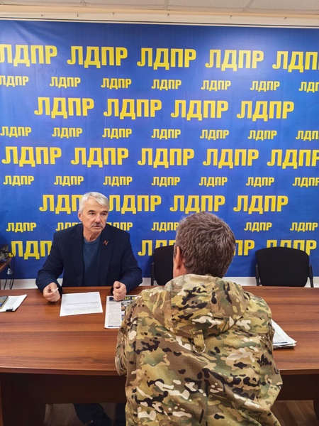 Александр Мещангин провёл приём граждан в Нягани в рамках Всероссийского приёма депутатами ЛДПР
