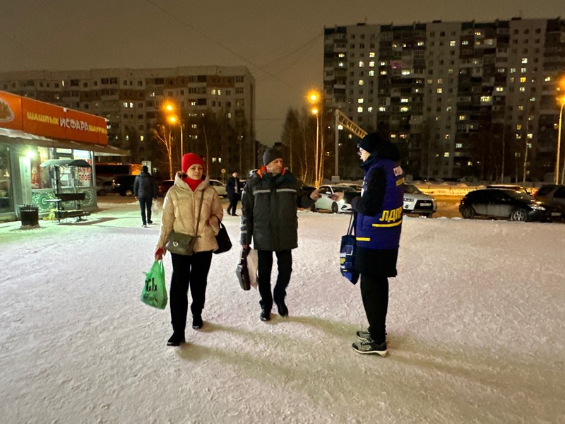 Молодежь ЛДПР ХМАО-Югры в городе Нижневартовске проводит одиночные пикеты и опрос граждан