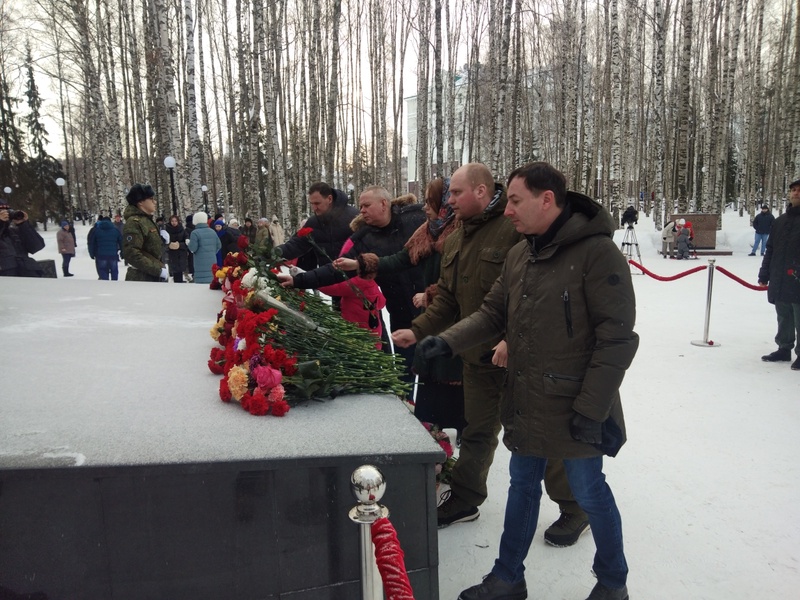 Партийцы в Ханты-Мансийске вспомнили подвиг героев - защитников блокадного Ленинграда