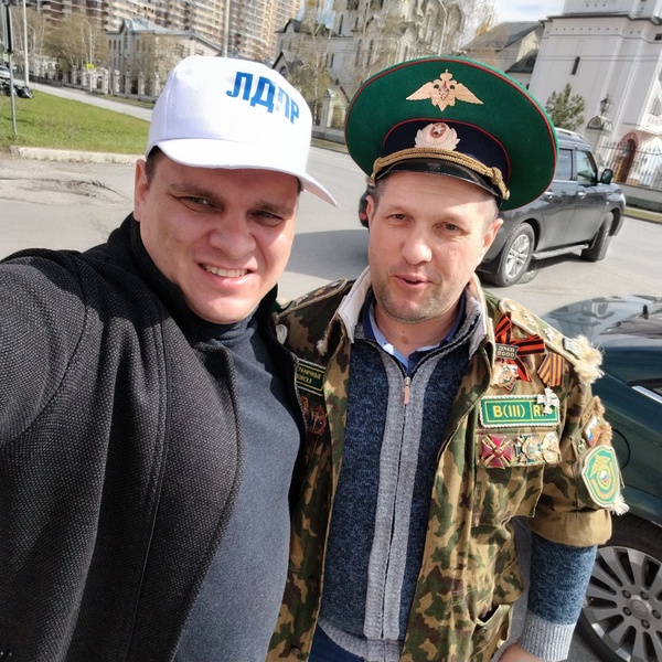 Активист ЛДПР в экономической столице Югры поздравил ветеранов погранслужбы