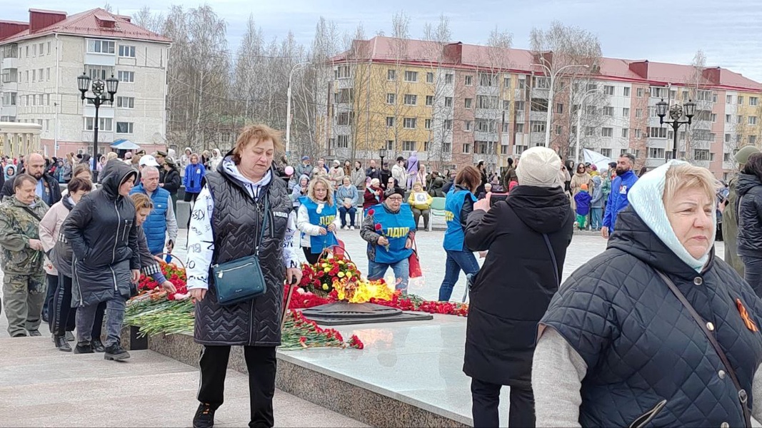 Урай помнит героев: актив ЛДПР принял участие в торжестве в честь Дня Великой Победы