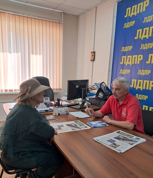 Александр Мещангин провёл приём граждан в общественной приемной ЛДПР в Нягани