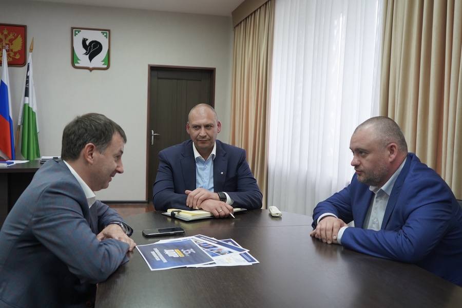 Депутат ЛДПР обсудил мероприятия по празднованию юбилея Жириновского с главой Мегиона