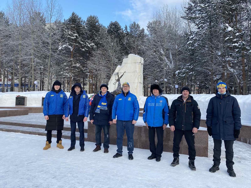 Почтили память павших воинов минутой молчания и возложением цветов к памятникам и обелискам 