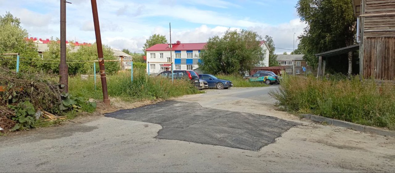 Благодаря вмешательству депутата ЛДПР Андрея Екимова в Ханты-Мансийске отремонтировали дорогу