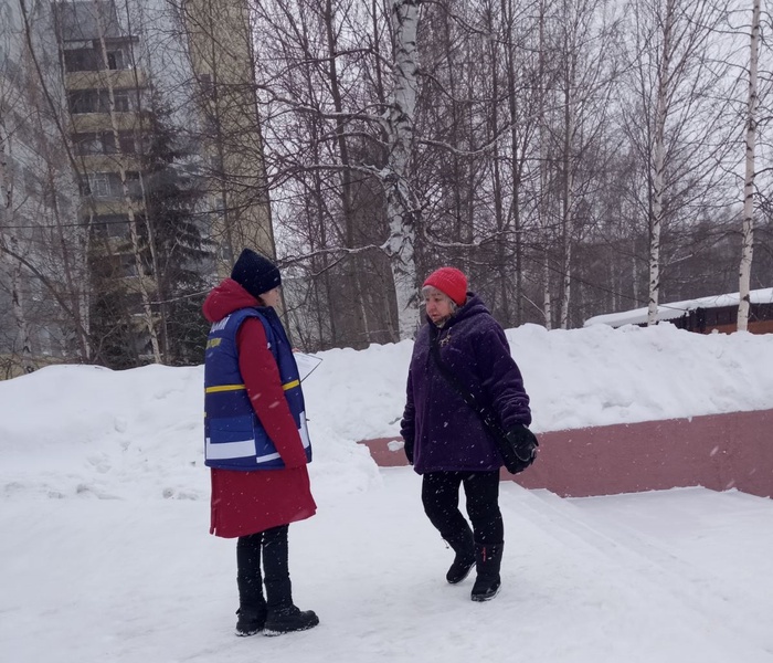 Руки мерзнут, стержни в авторучках застывают на холоде, но мы продолжаем Всероссийский опрос югорчан