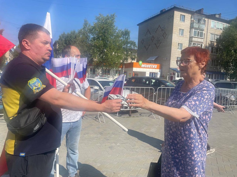 В Мегионе прошли яркие и торжественные мероприятия, в честь Государственного флага России