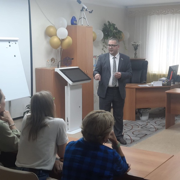 Виктор Сысун встретился с коллективом детского сада №21 в Урае