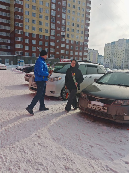 Мужчины ЛДПР подарили женщинам Нижневартовска праздник: тюльпаны, улыбки и добрые слова