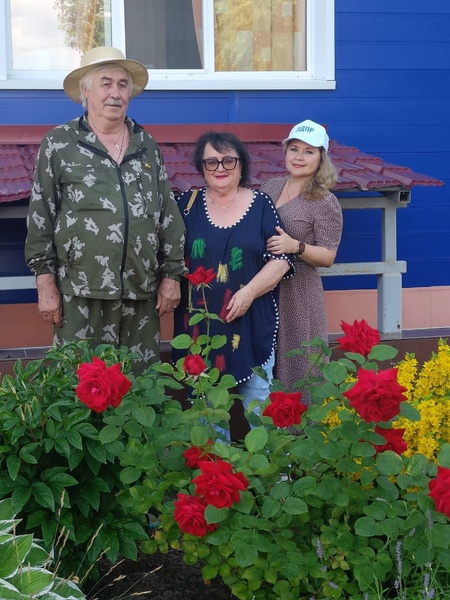 Актив ЛДПР в Урае поздравил семейную пару с Днем семьи, любви и верности