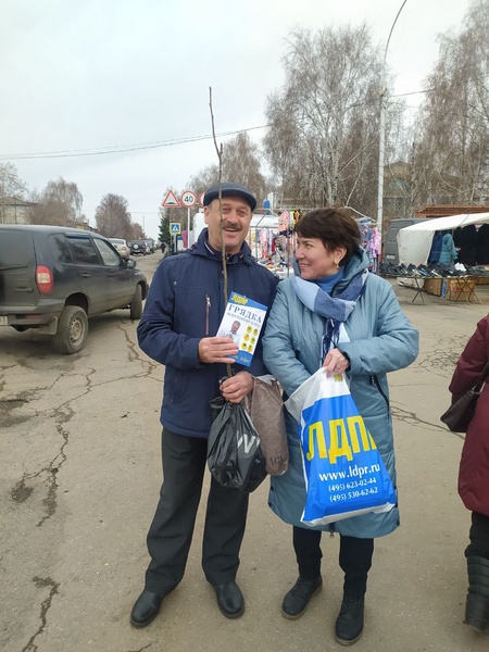 Жители села Большое Нагаткино получили семена ЛДПР