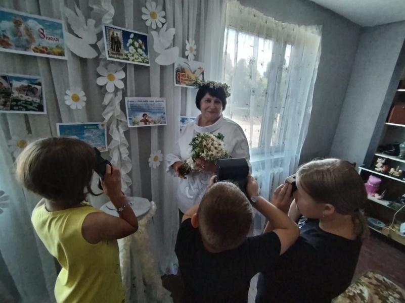 "Ромашковое счастье": ЛДПР отмечает День семьи, любви и верности