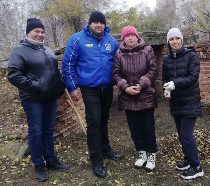 Активисты и сторонники ЛДПР приняли участие в субботнике в честь празднования Дня народного единства