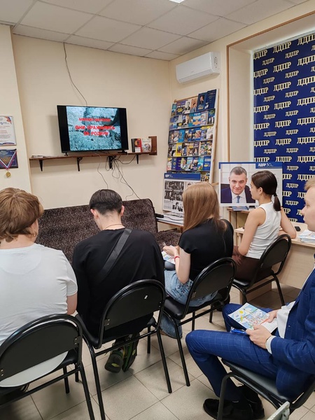 ЛДПР воспитывает патриотов: просмотр фильма «Они сражались за Родину» для молодежи 